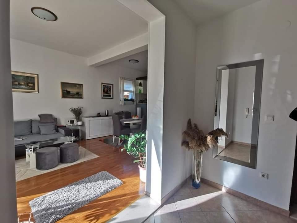Apartman Kapovic Каштела Екстер'єр фото